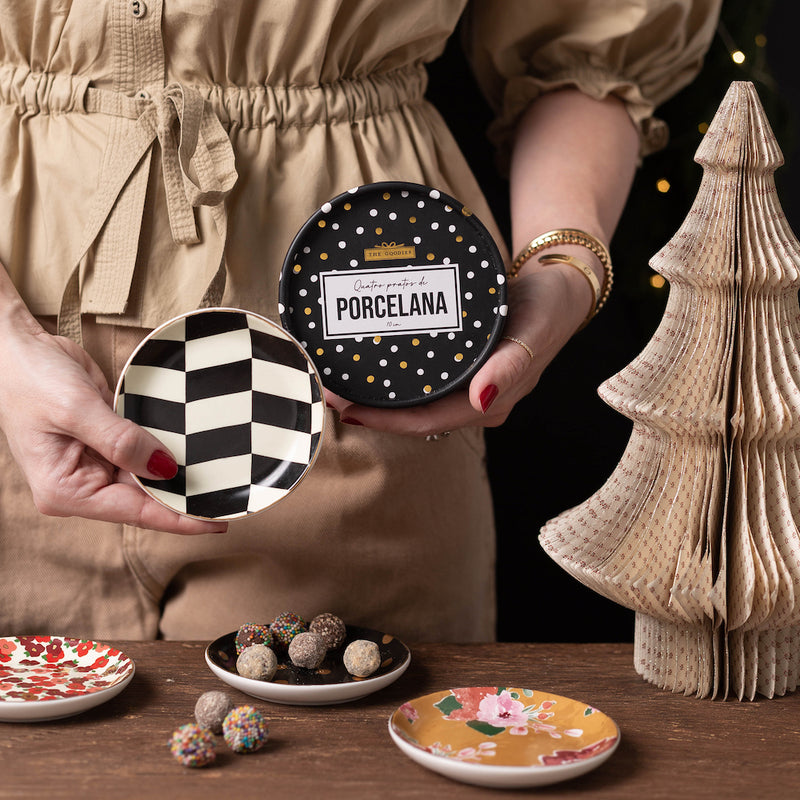 Presente de agradecimento com chocolate e kit de pratinhos de porcelana