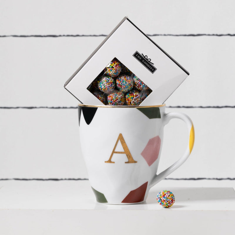 Kit para presente com caneca de inicial e crispies